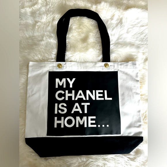 Black and White Tote Bag with Chanel Realcycled Buttons - Picture 3 of 11